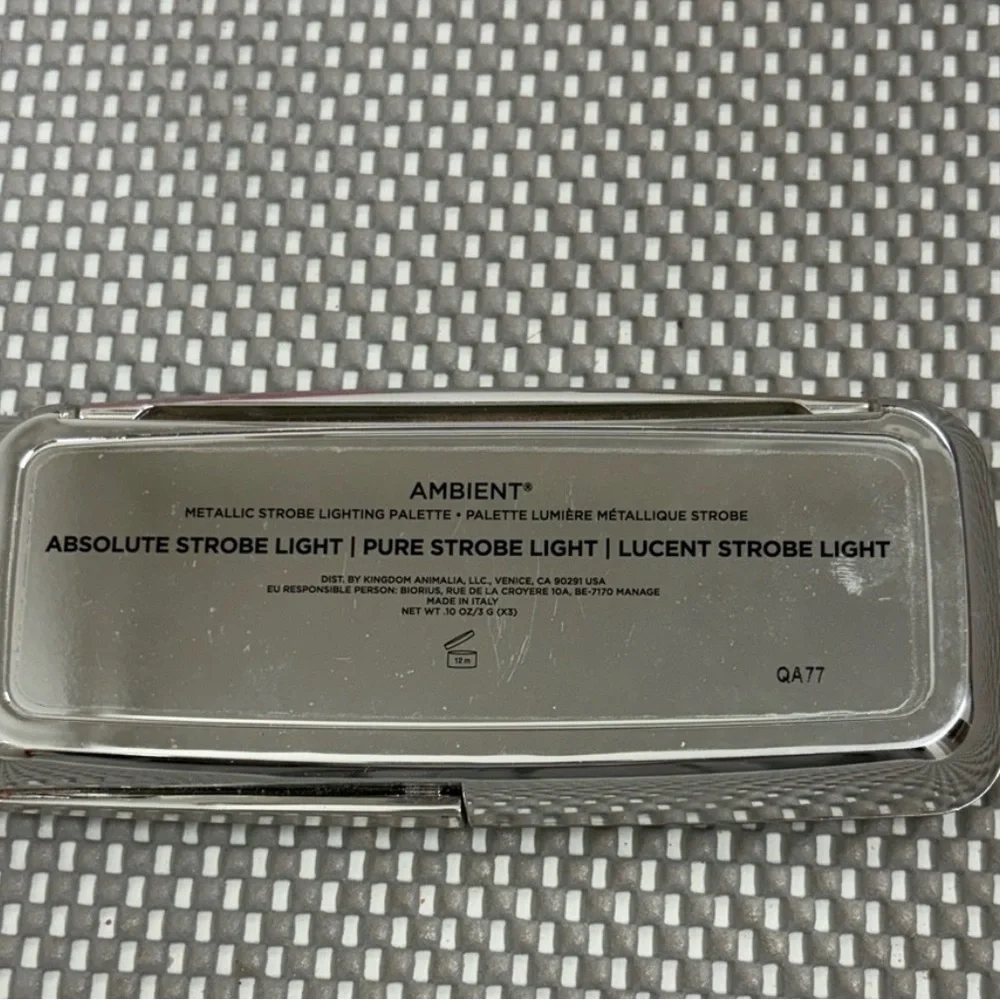 HOURGLASS Ambient Metallic Strobe Palette - Picture 2 of 5